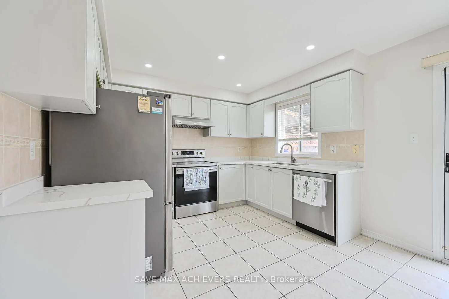 21 Riverplace Crescent