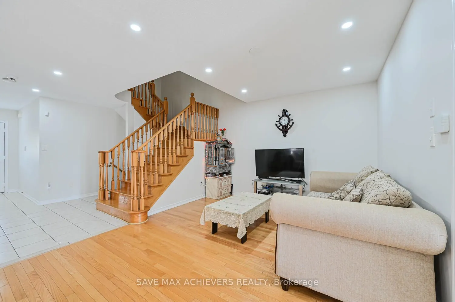 21 Riverplace Crescent
