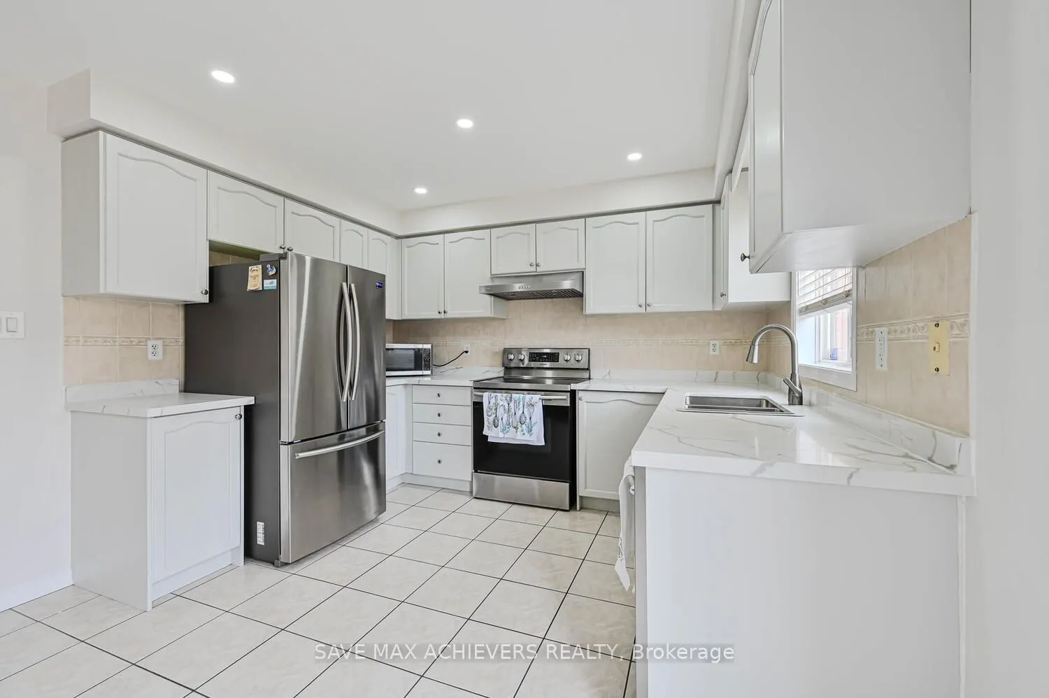 21 Riverplace Crescent