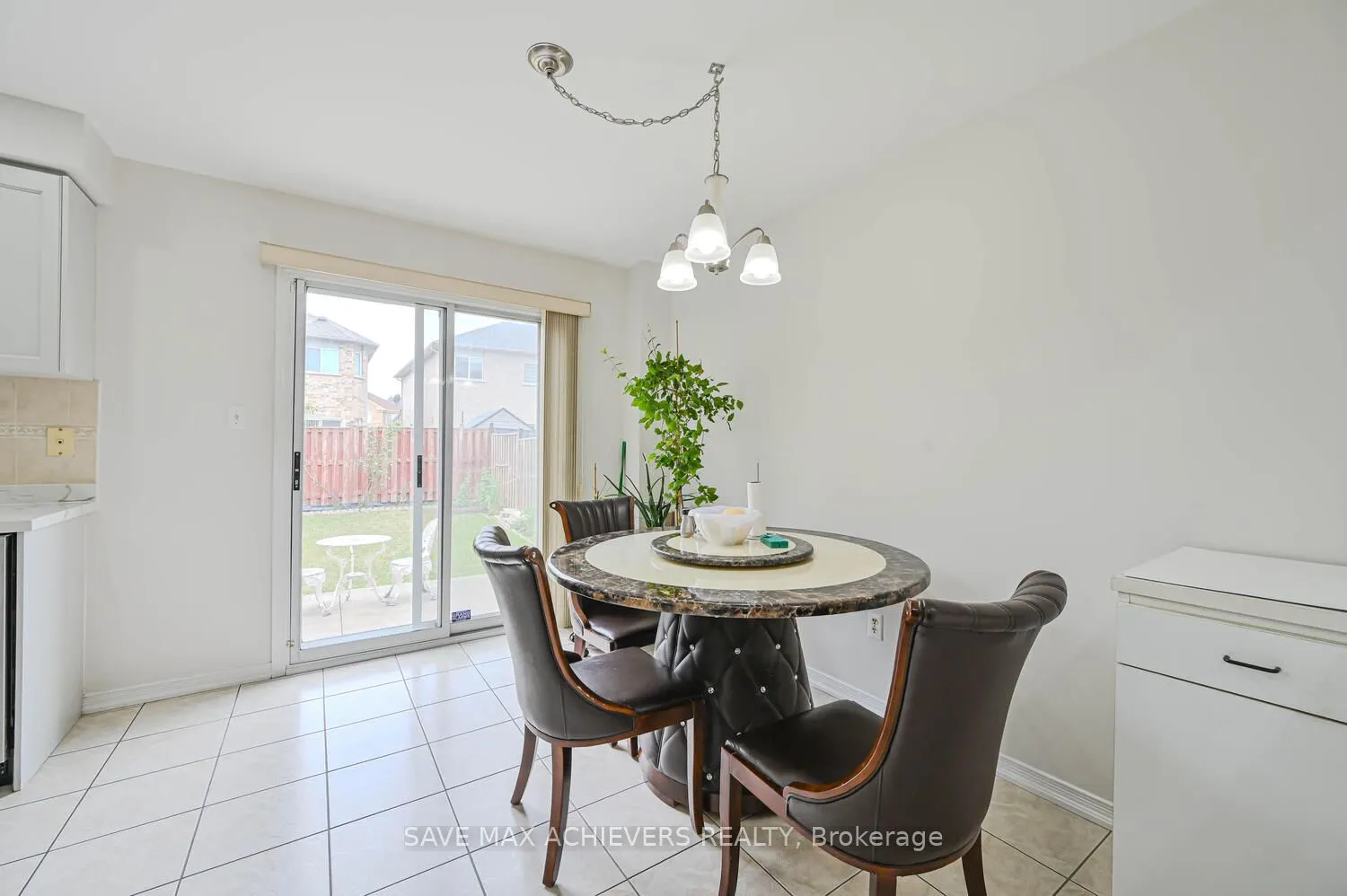 21 Riverplace Crescent