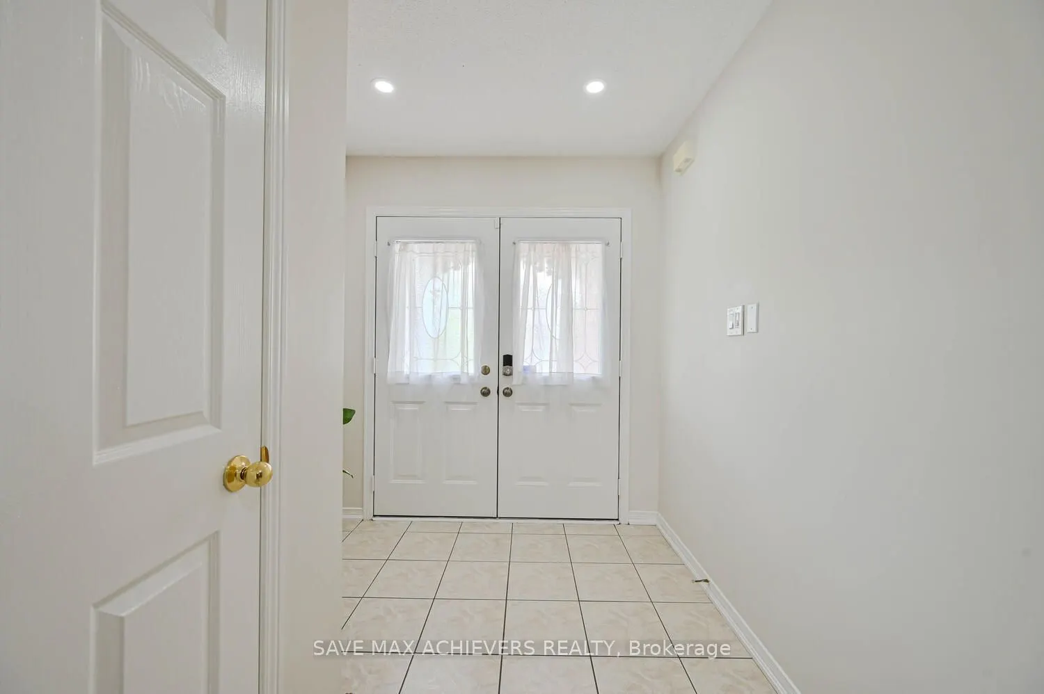 21 Riverplace Crescent