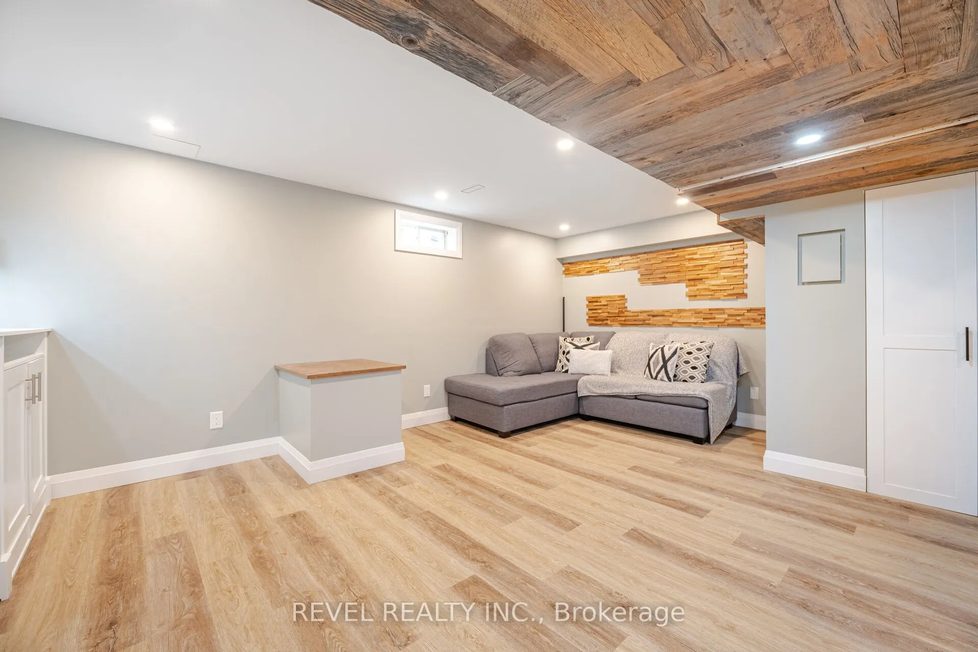 132 SWINDALE Drive