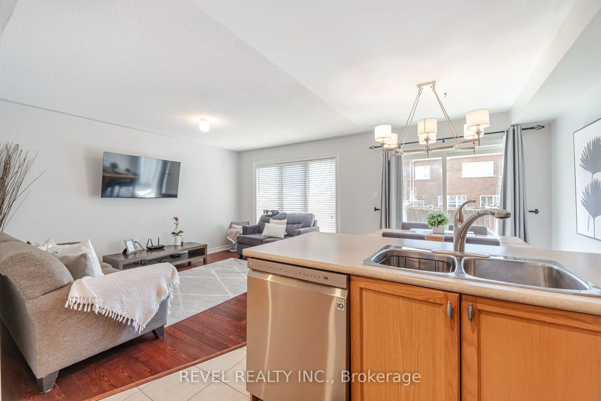 132 SWINDALE Drive