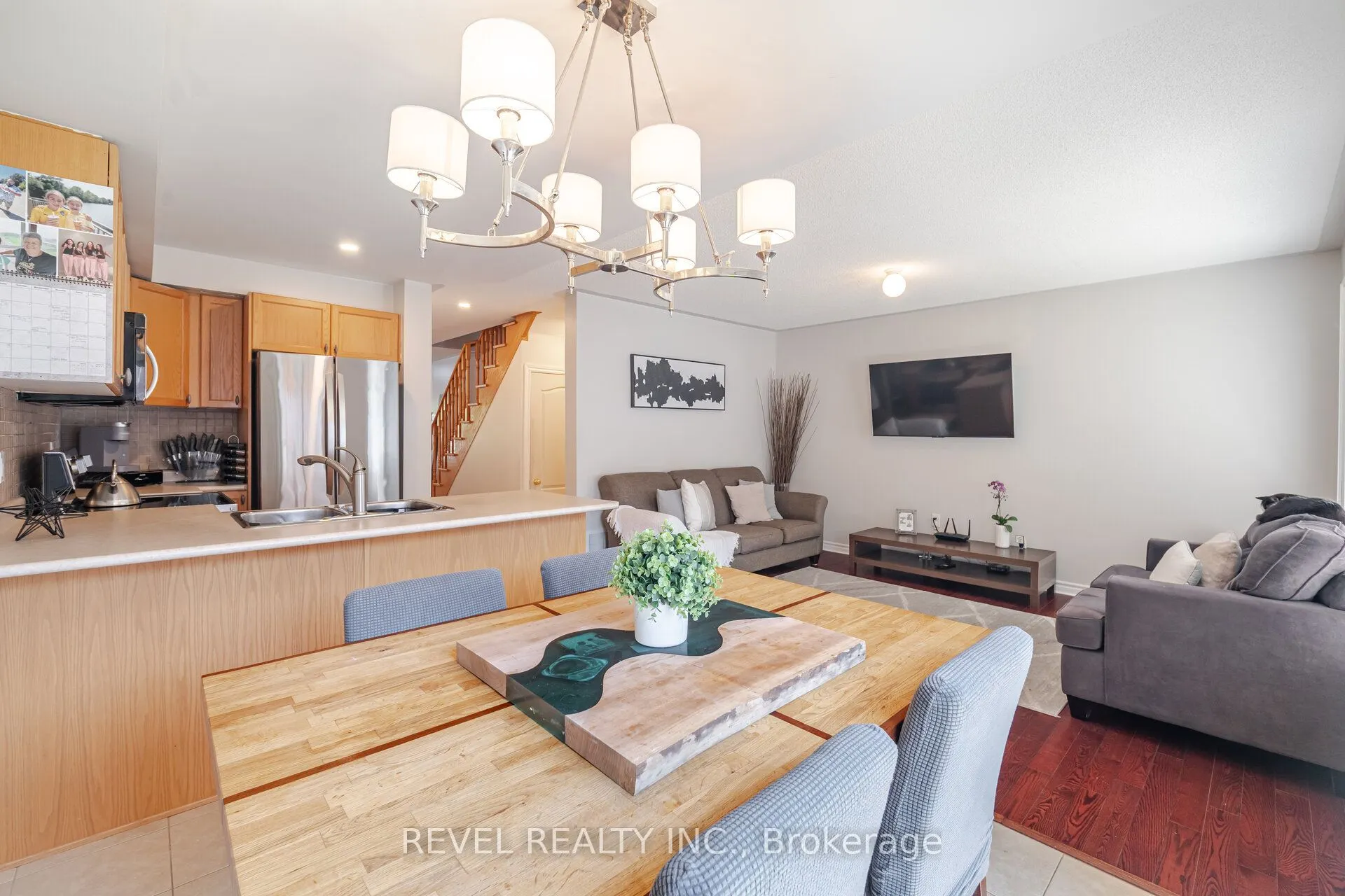 132 SWINDALE Drive