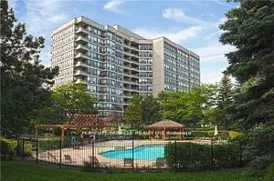 12 Laurelcrest Street, #804
