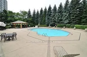 12 Laurelcrest Street, #804