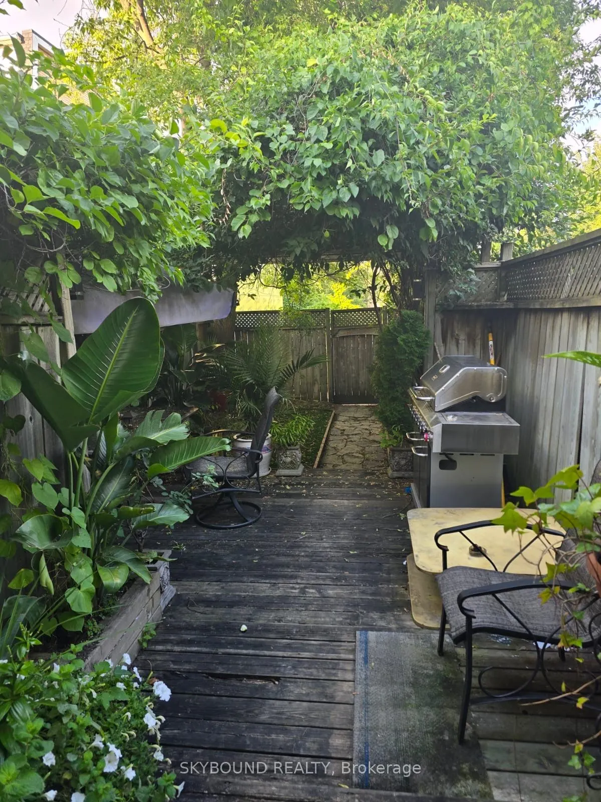 837 Gladstone Avenue