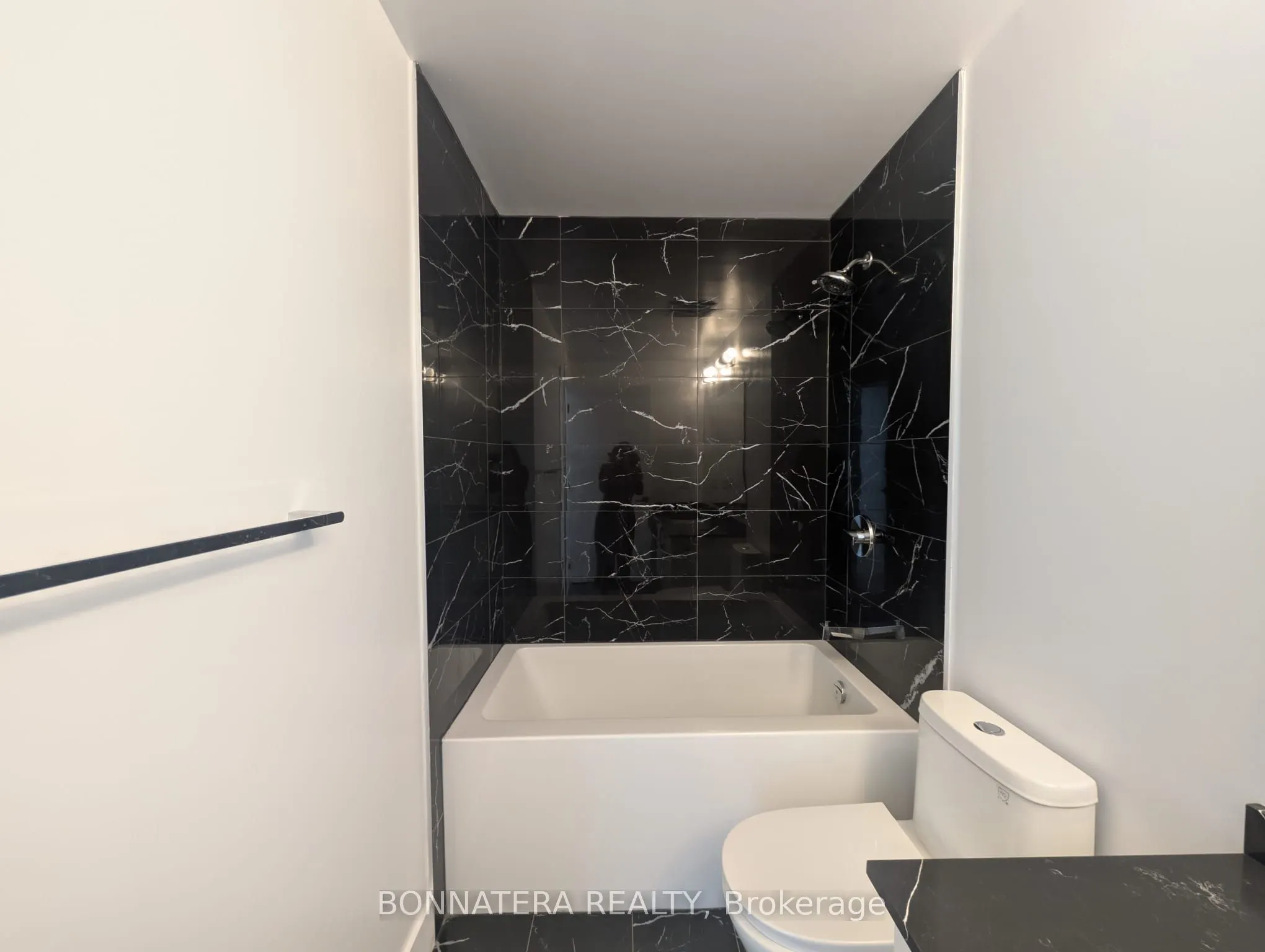 2450 Old Bronte Road, #640