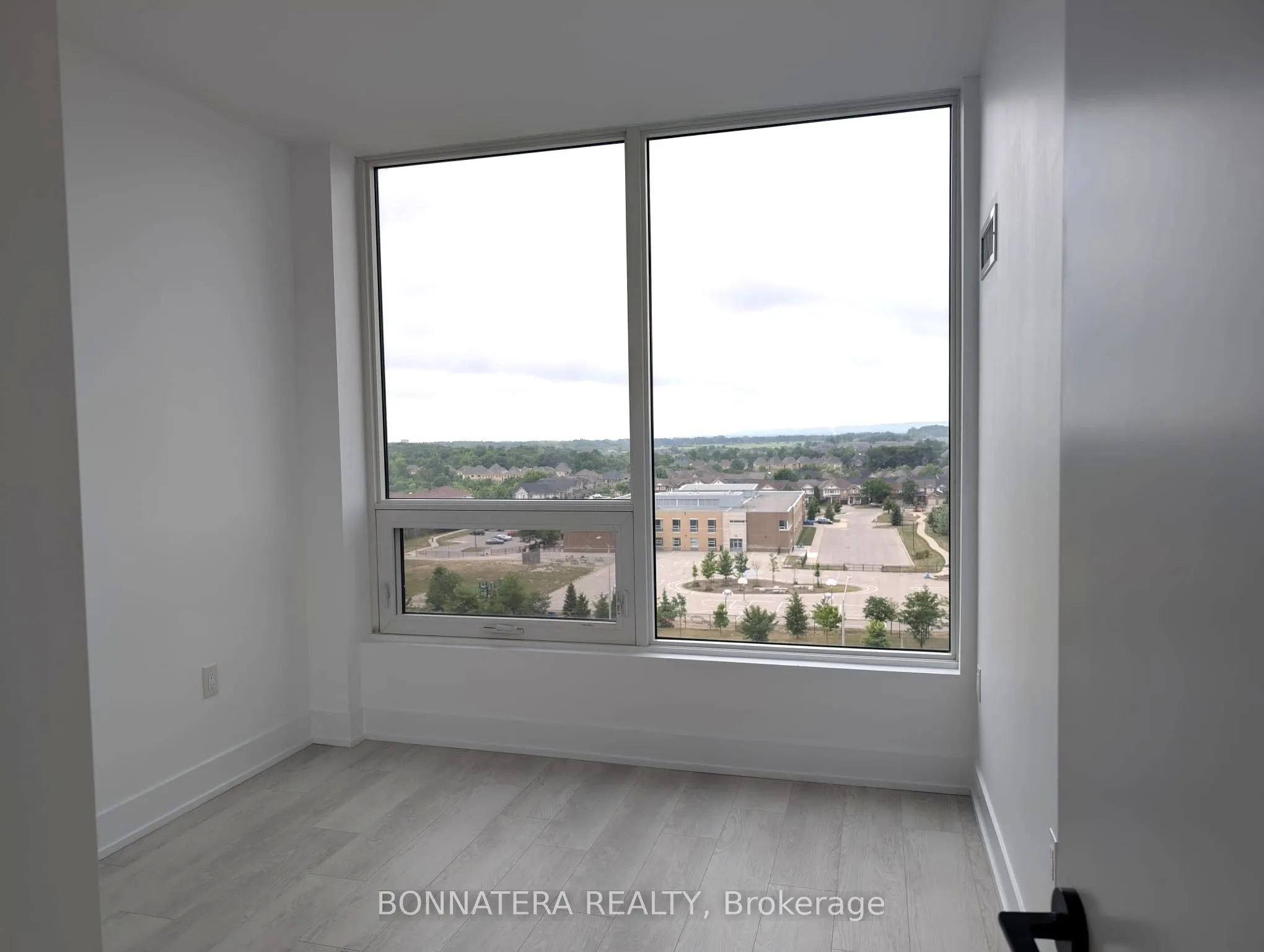 2450 Old Bronte Road, #640