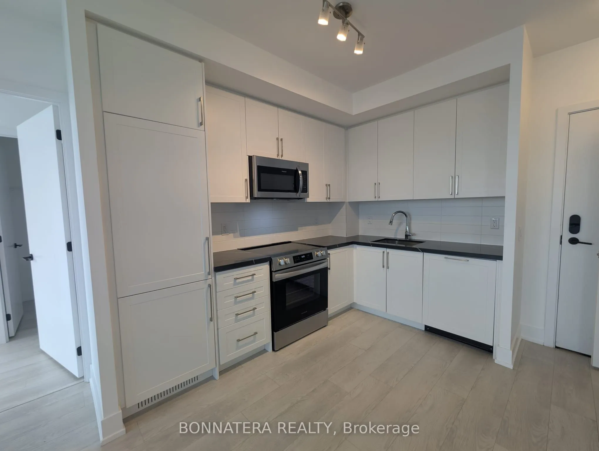 2450 Old Bronte Road, #640