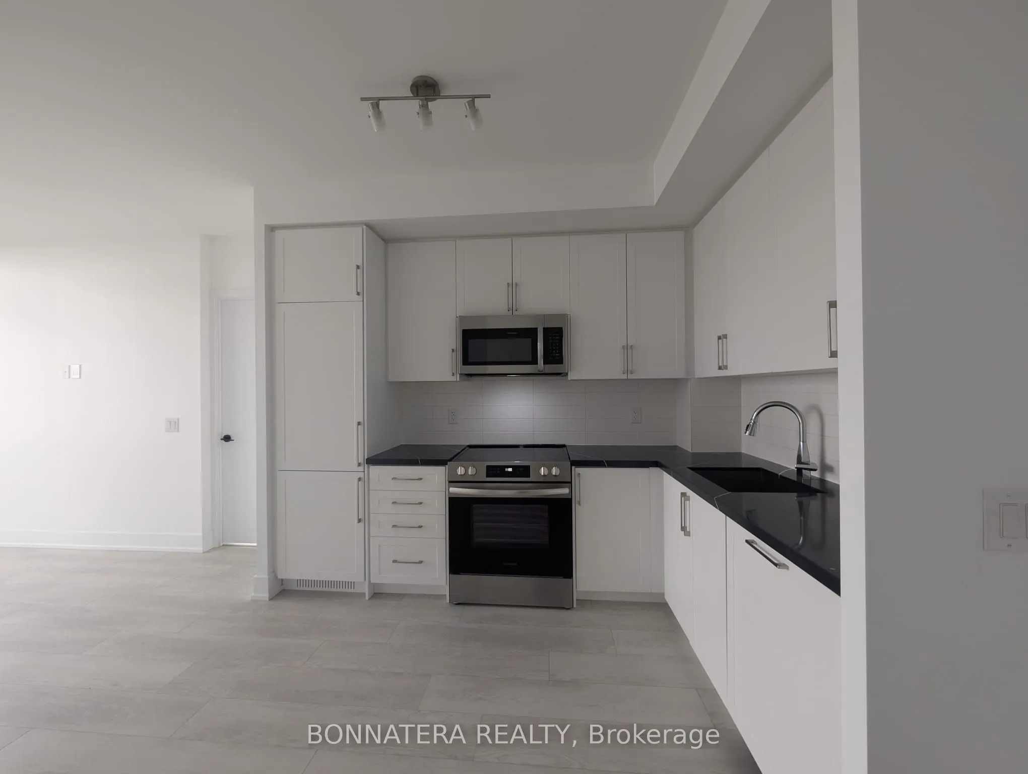 2450 Old Bronte Road, #640