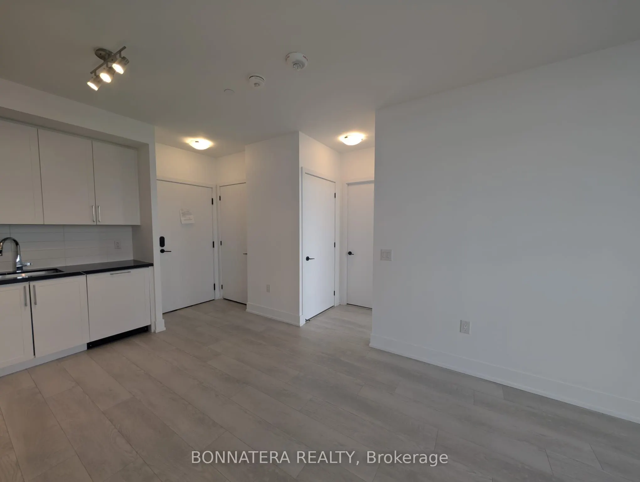2450 Old Bronte Road, #640