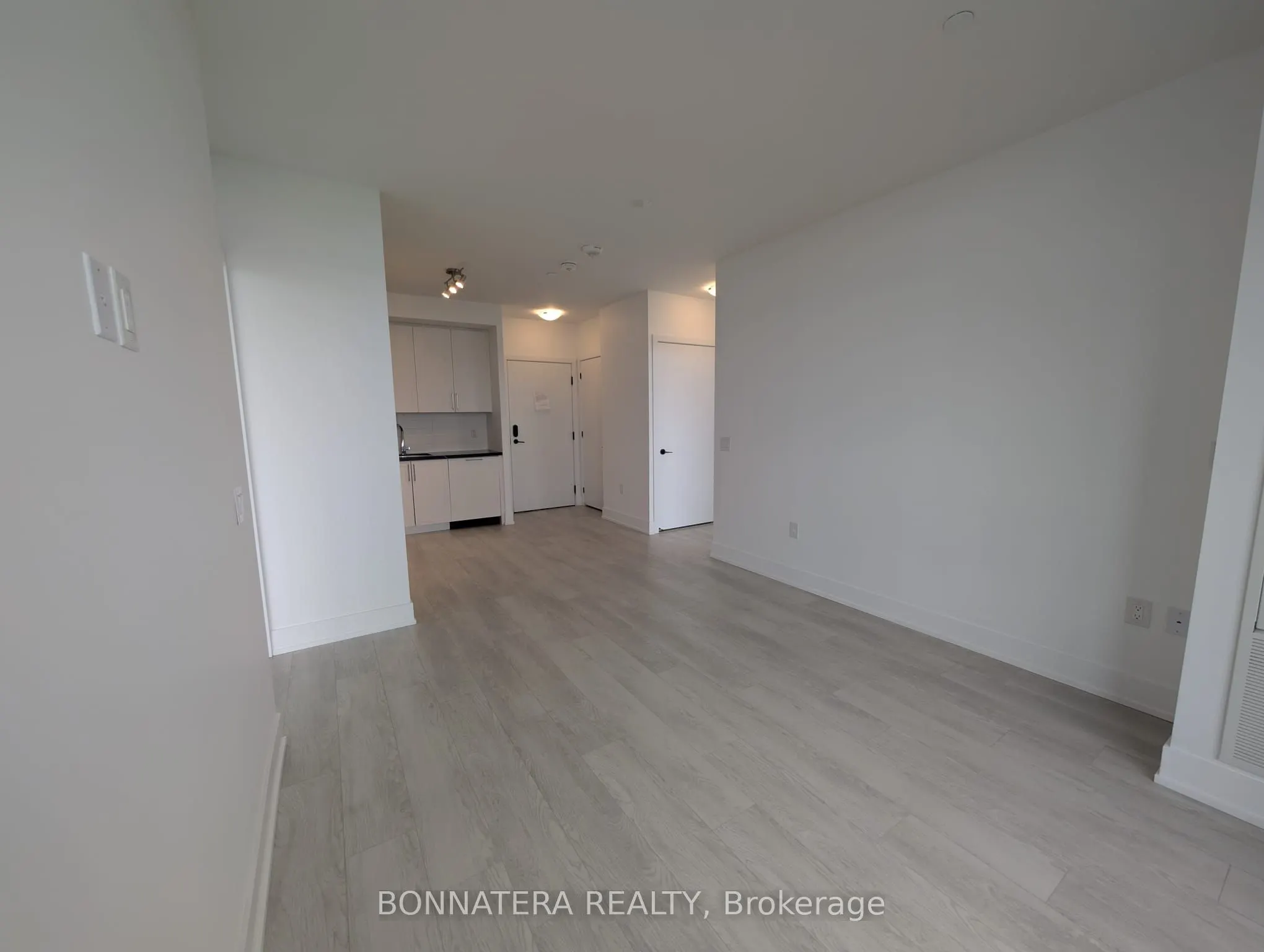 2450 Old Bronte Road, #640