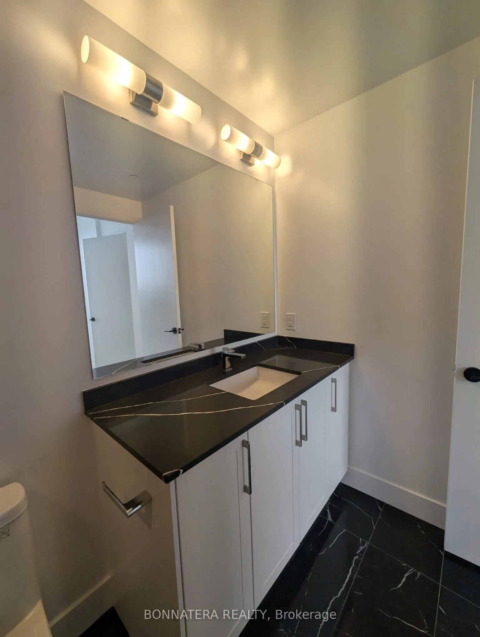 2450 Old Bronte Road, #640