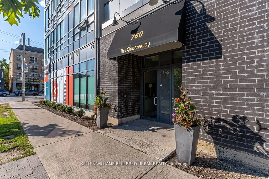 760 The Queensway, #209