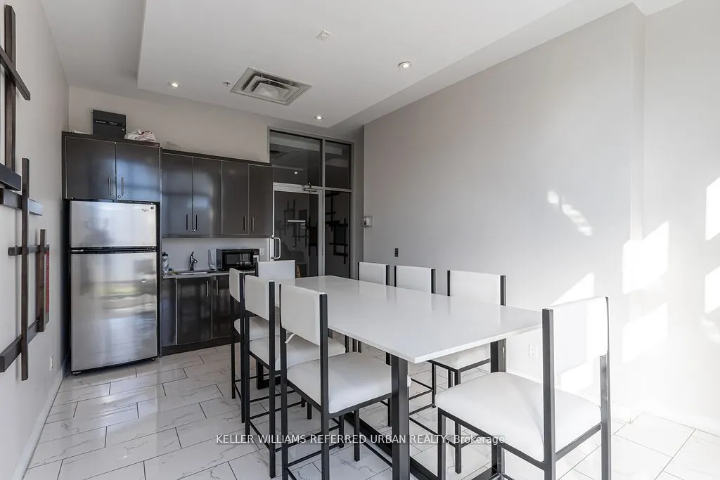 760 The Queensway, #209