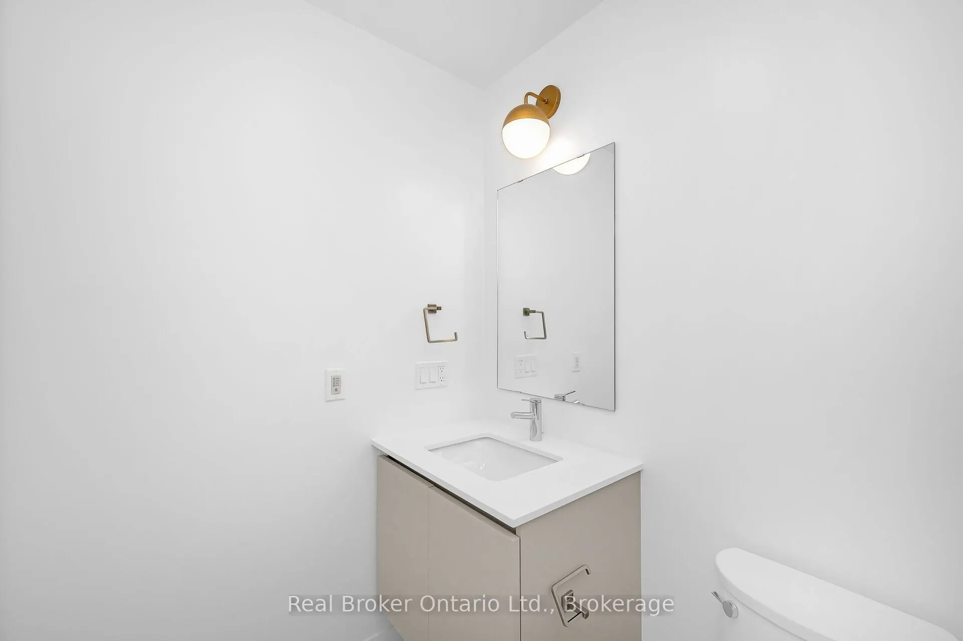 395 Dundas Street, #718