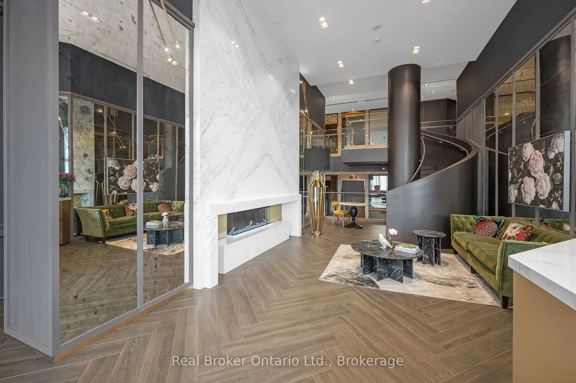 395 Dundas Street, #718