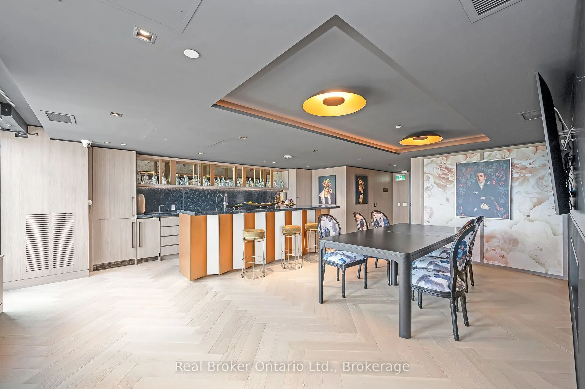 395 Dundas Street, #718
