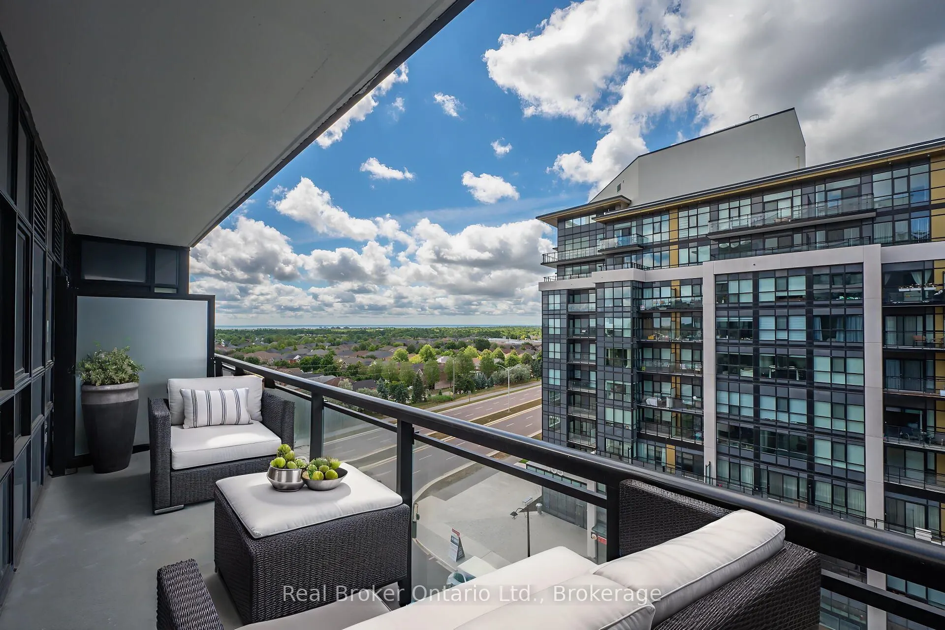 395 Dundas Street, #718