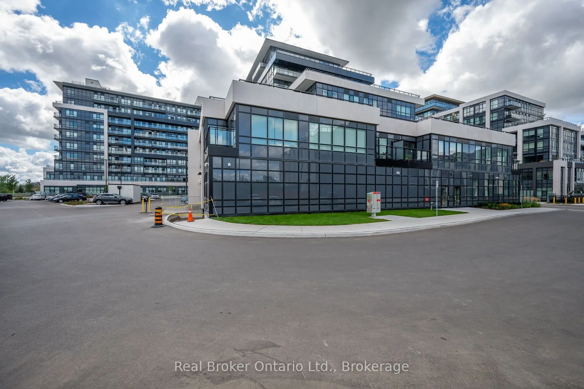 395 Dundas Street, #718
