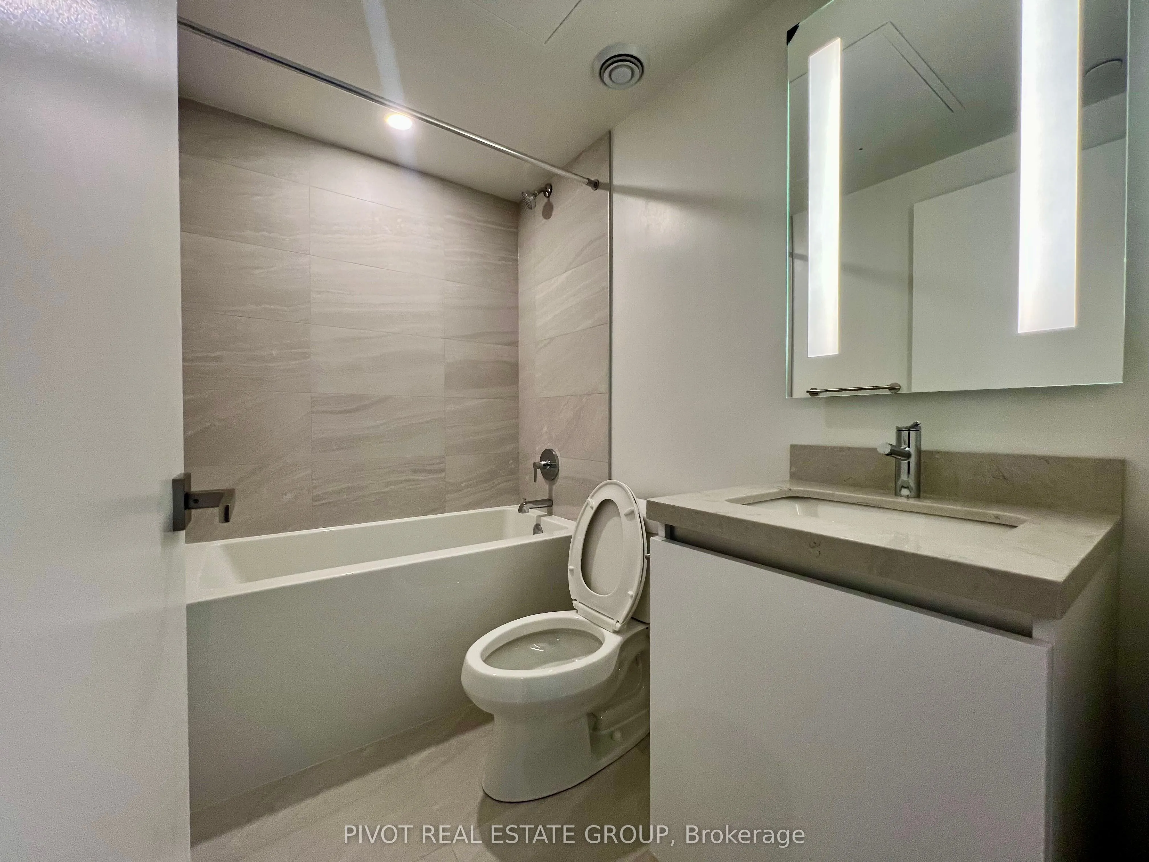 4015 The Exchange, #1811