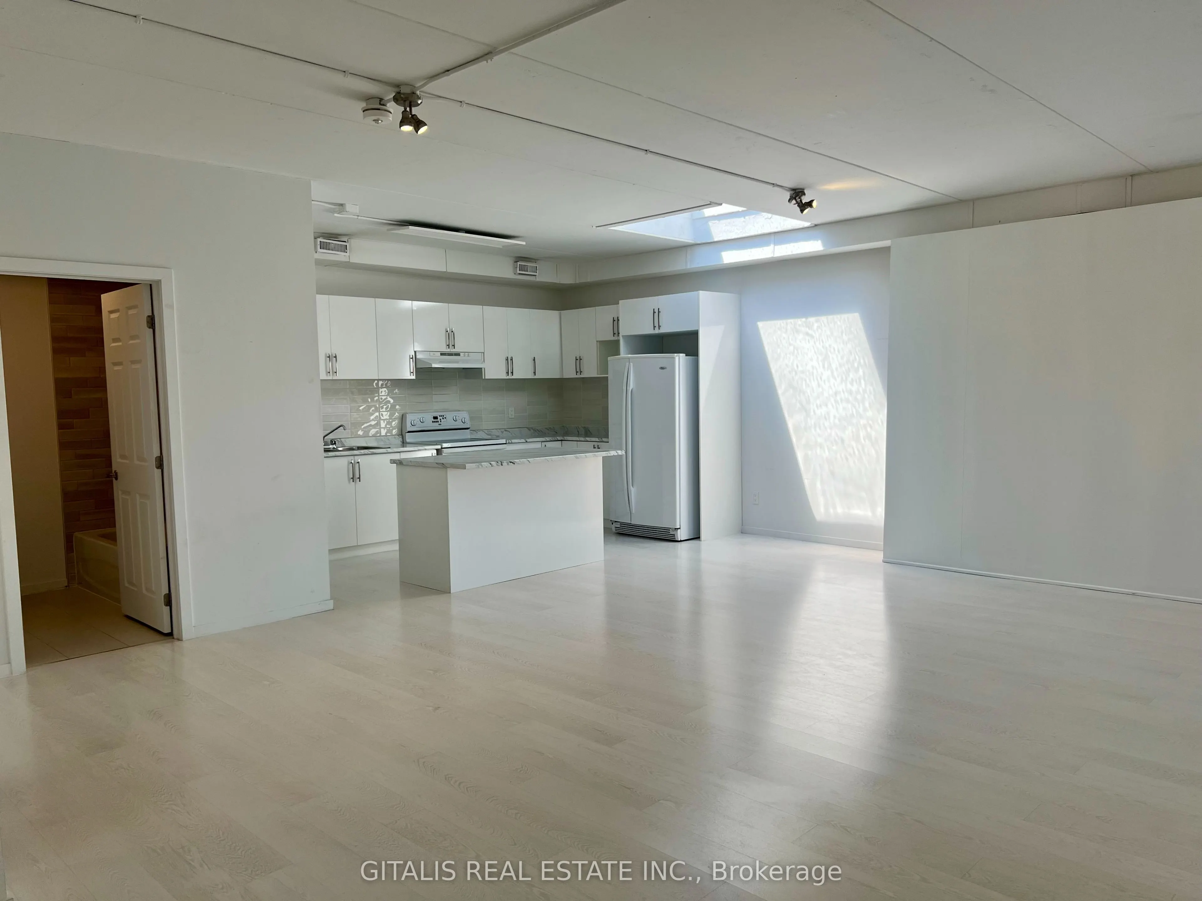 54 Cawthra Avenue, #200