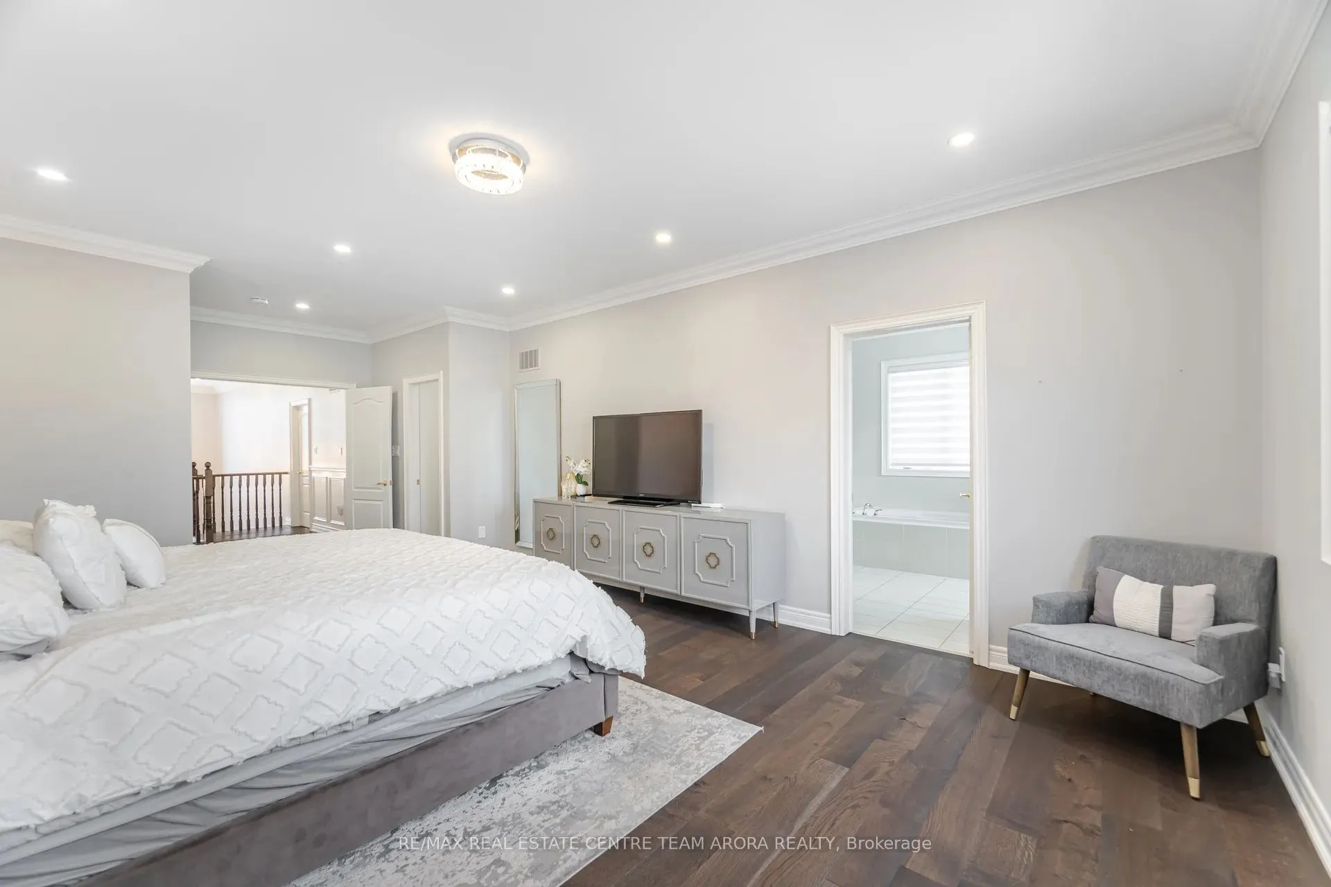 54 Berkwood Hollow Court