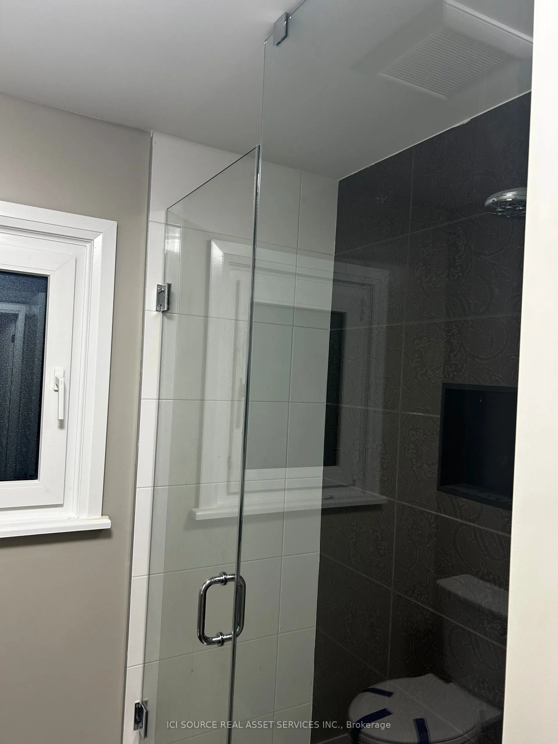 30 Swanhurst Boulevard, #Main Floor