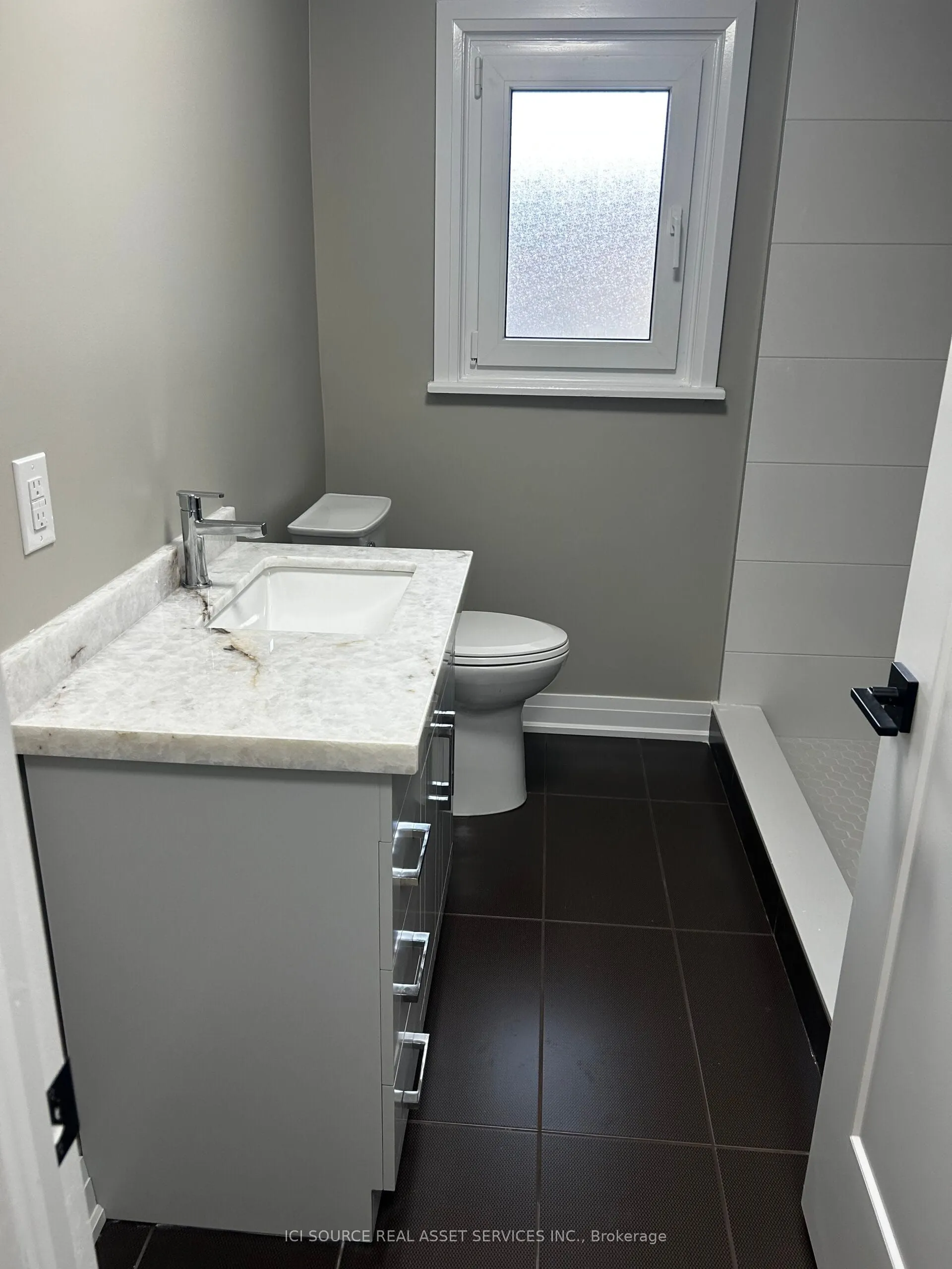 30 Swanhurst Boulevard, #Main Floor