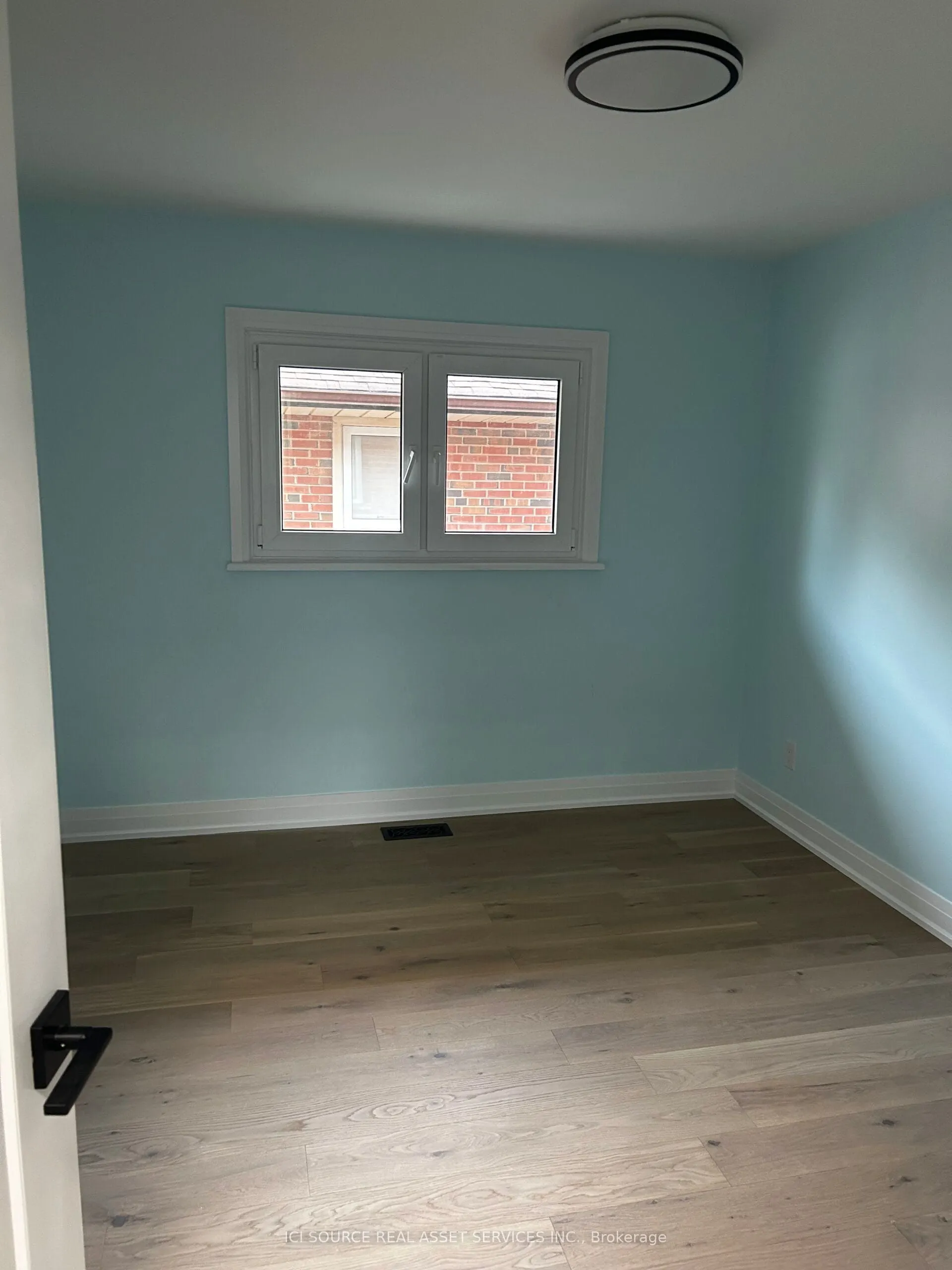 30 Swanhurst Boulevard, #Main Floor