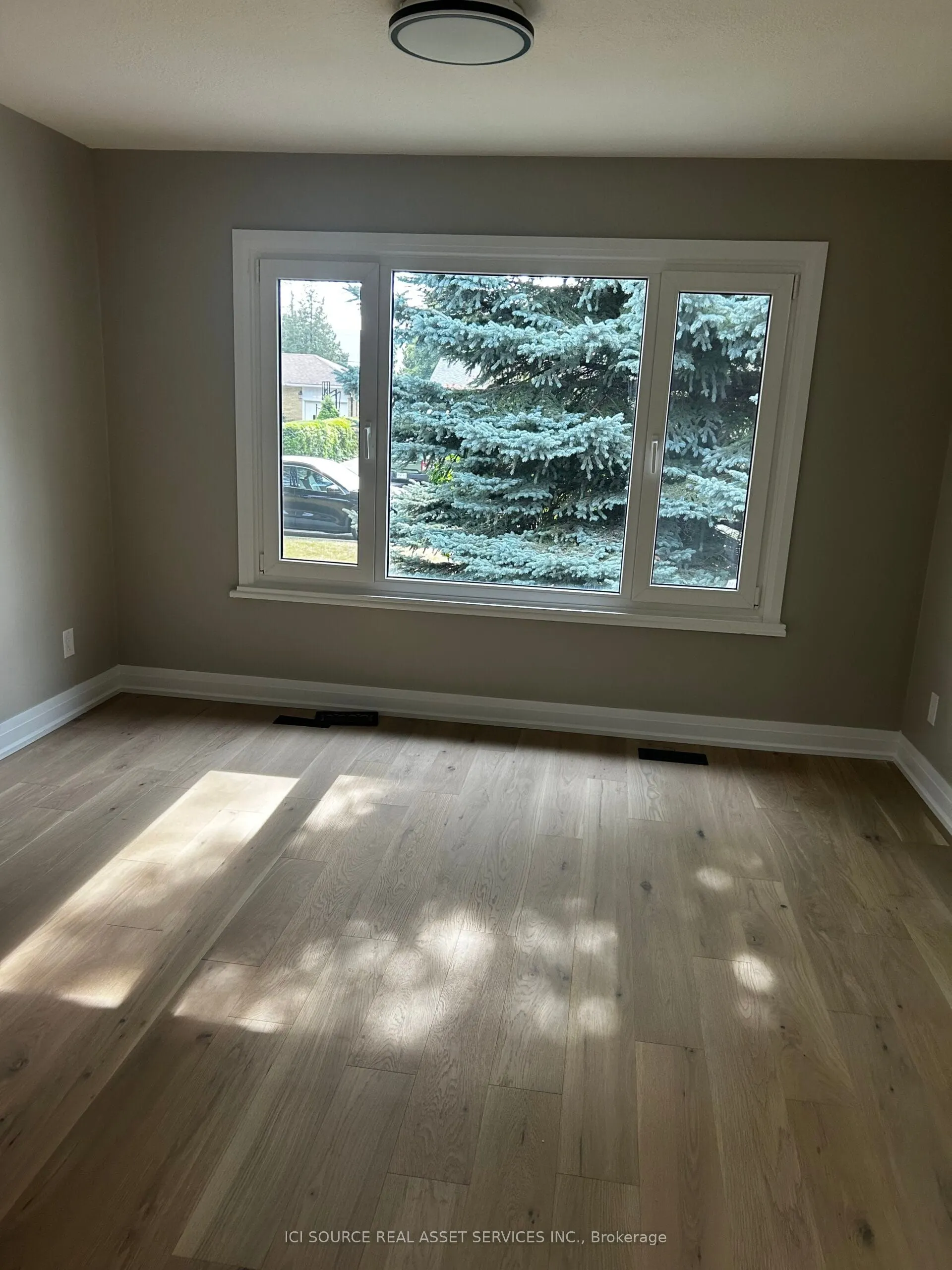 30 Swanhurst Boulevard, #Main Floor
