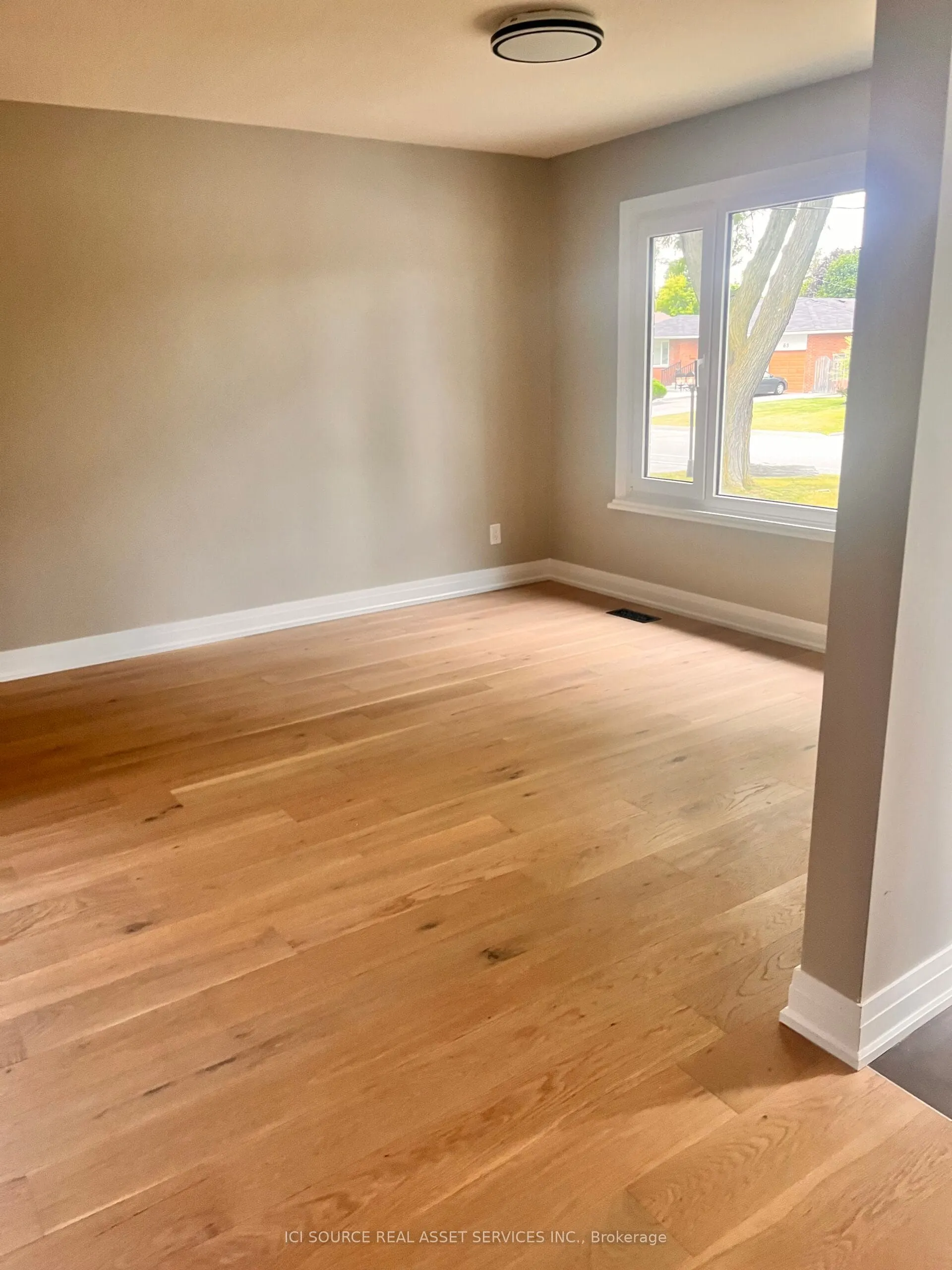 30 Swanhurst Boulevard, #Main Floor