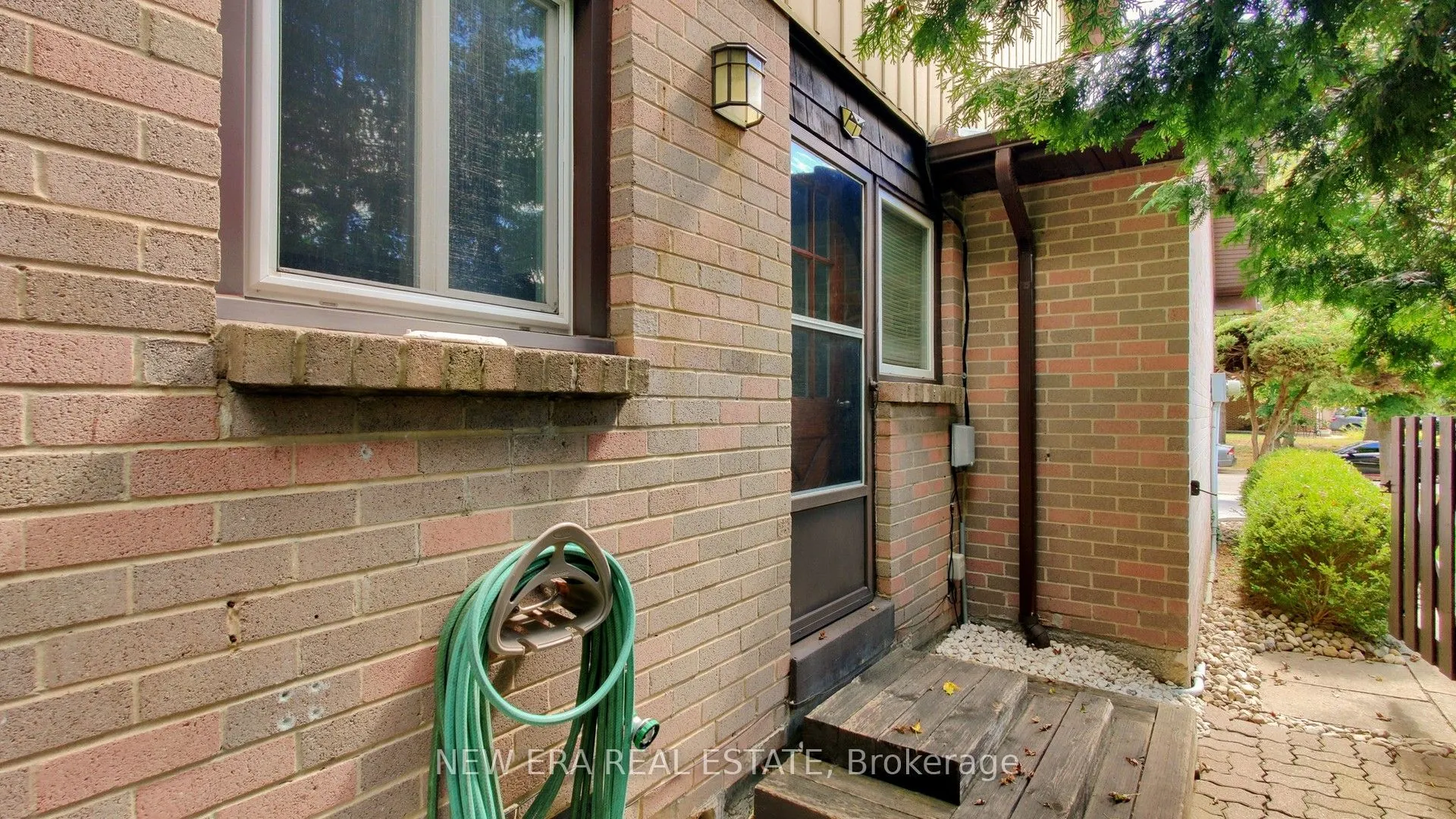 7227 Joliette Crescent