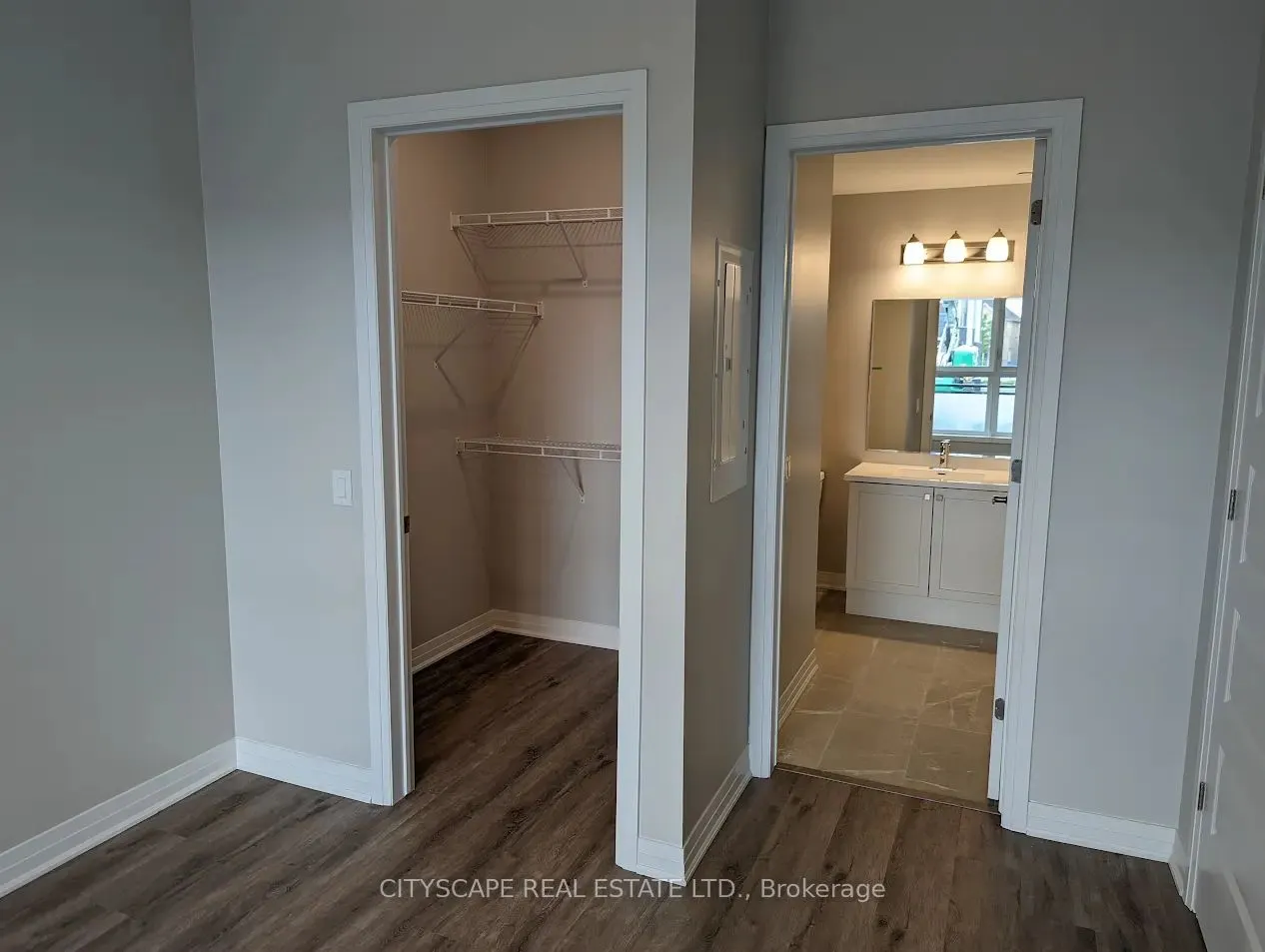 95 Dundas Street W, #103