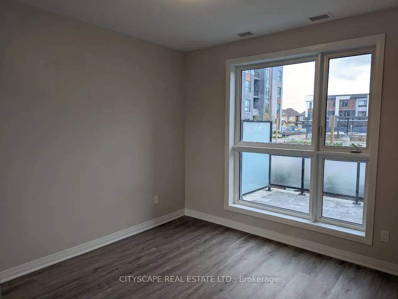 95 Dundas Street W, #103