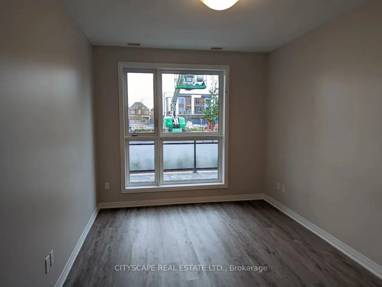 95 Dundas Street W, #103