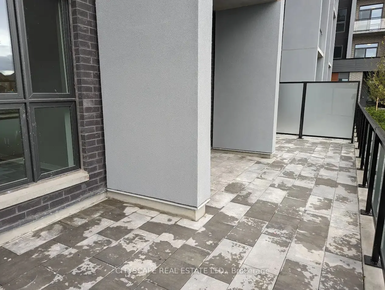95 Dundas Street W, #103