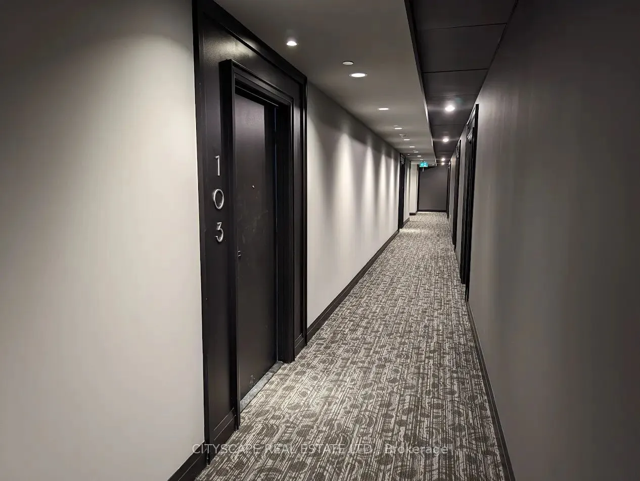 95 Dundas Street W, #103