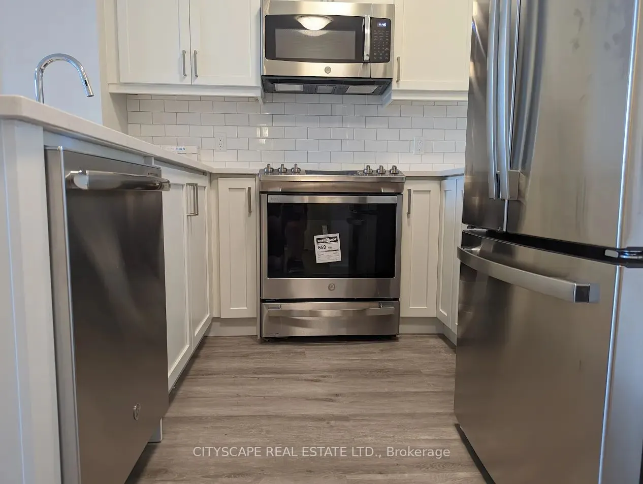 95 Dundas Street W, #103