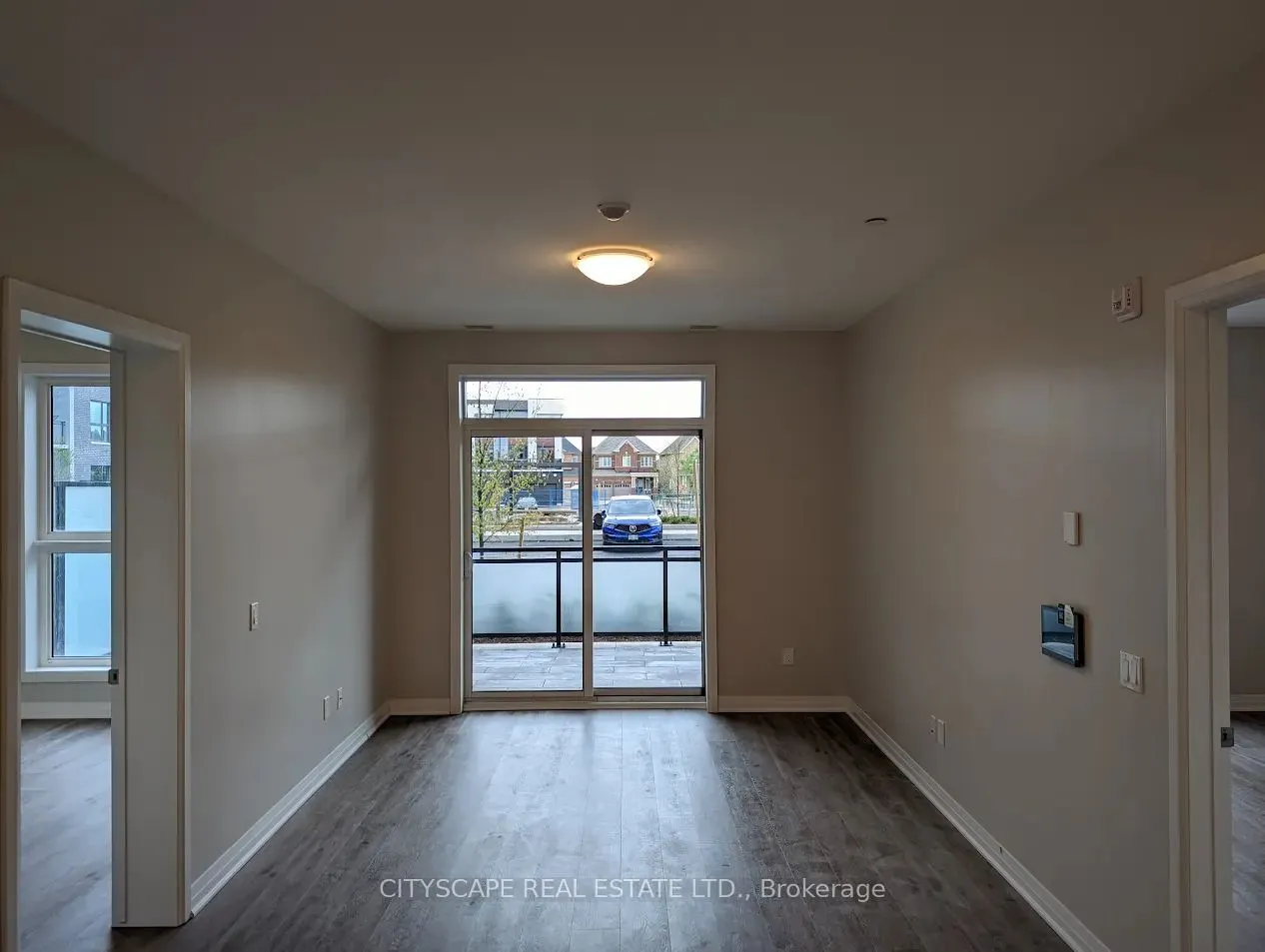 95 Dundas Street W, #103