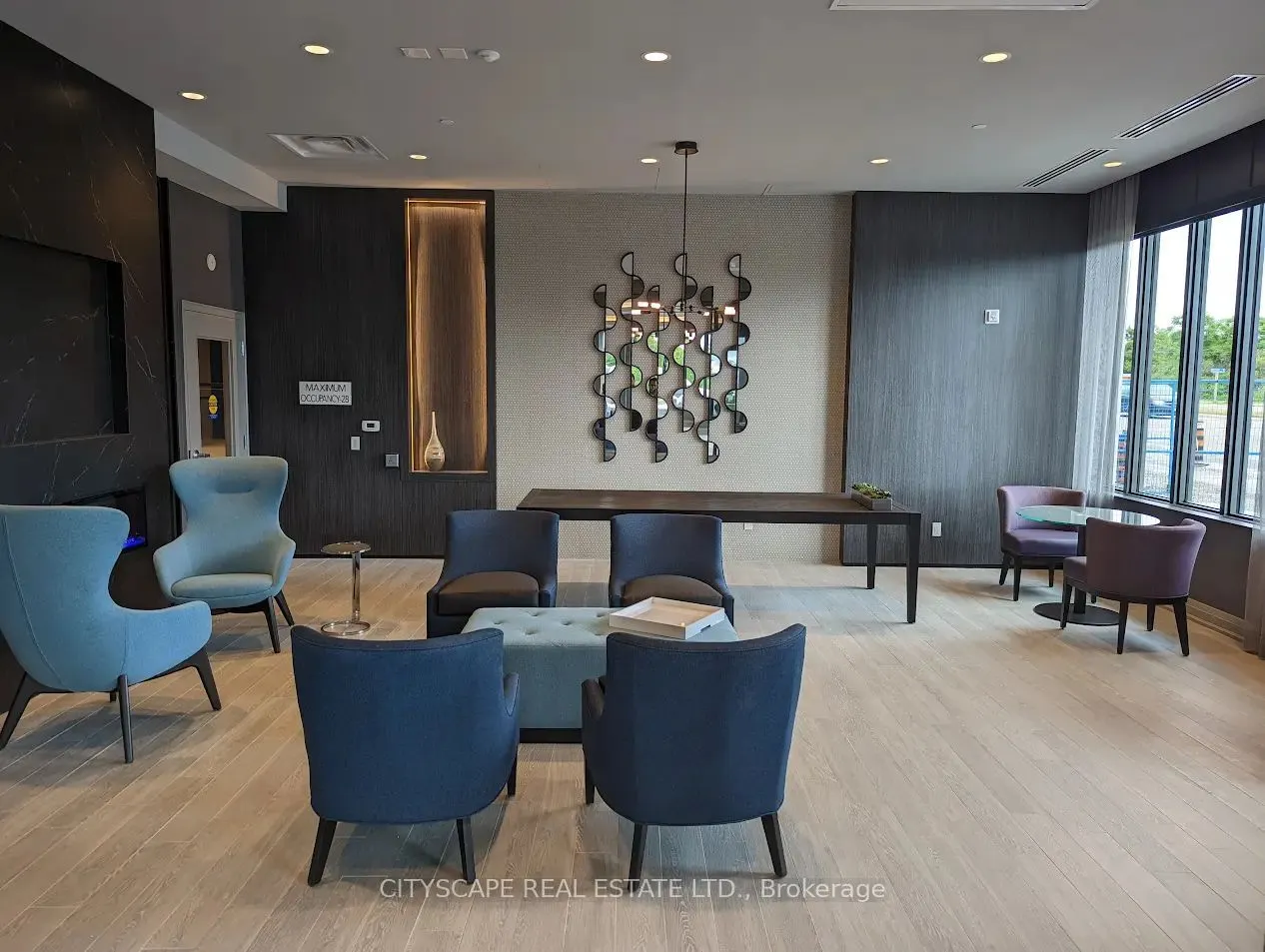 95 Dundas Street W, #103