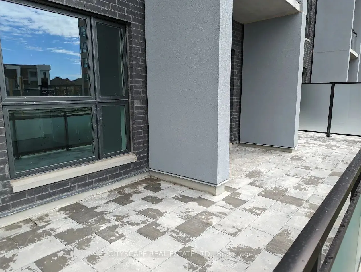 95 Dundas Street W, #103