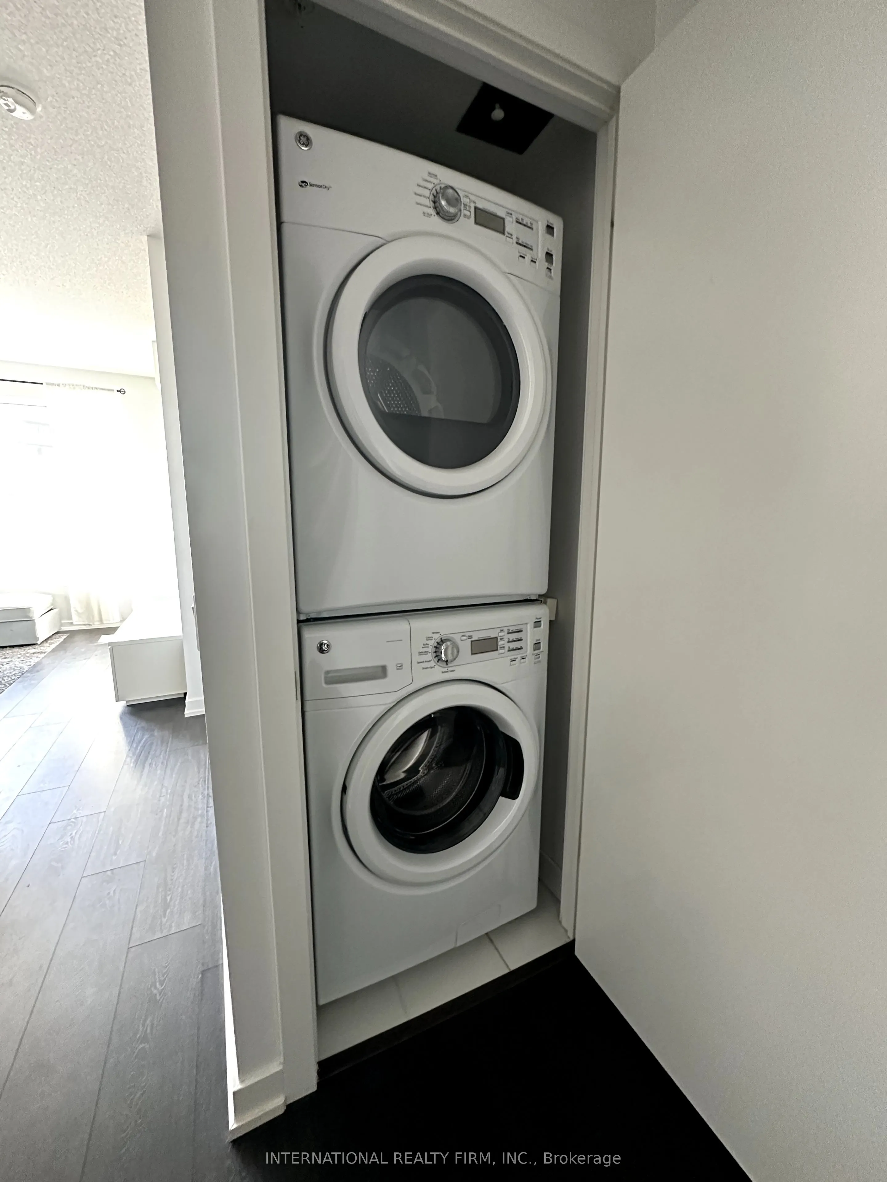 2212 LakeShore Boulevard W, #705