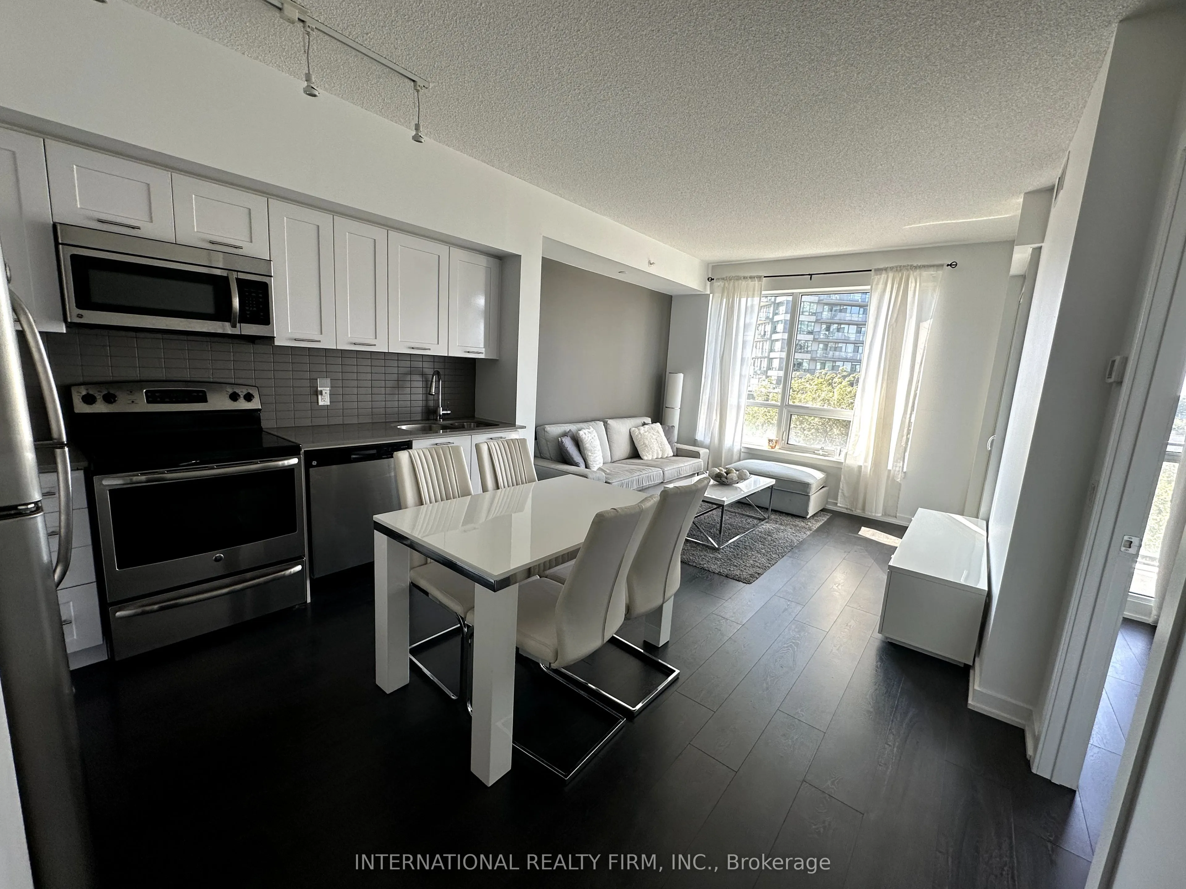 2212 LakeShore Boulevard W, #705