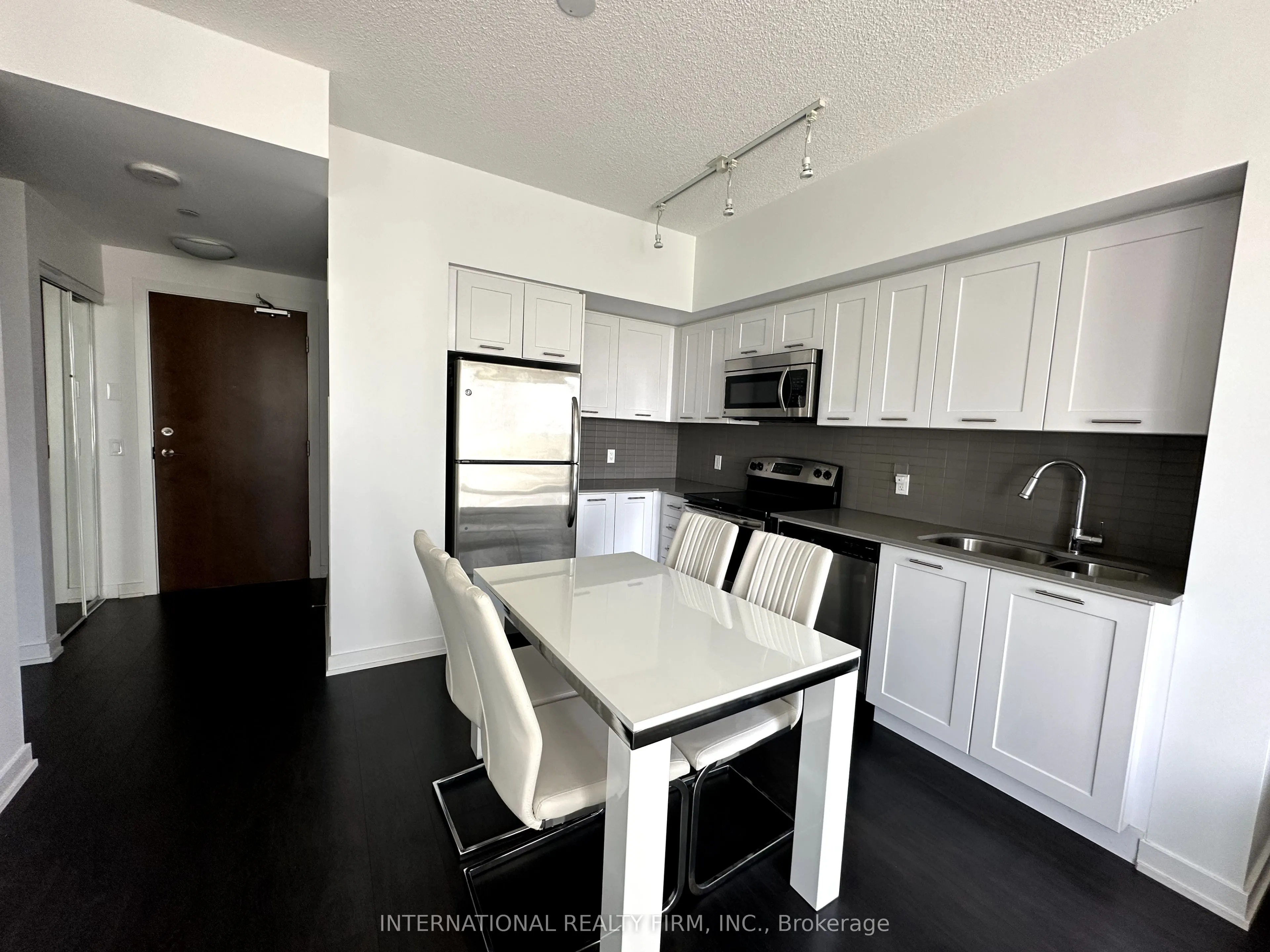 2212 LakeShore Boulevard W, #705