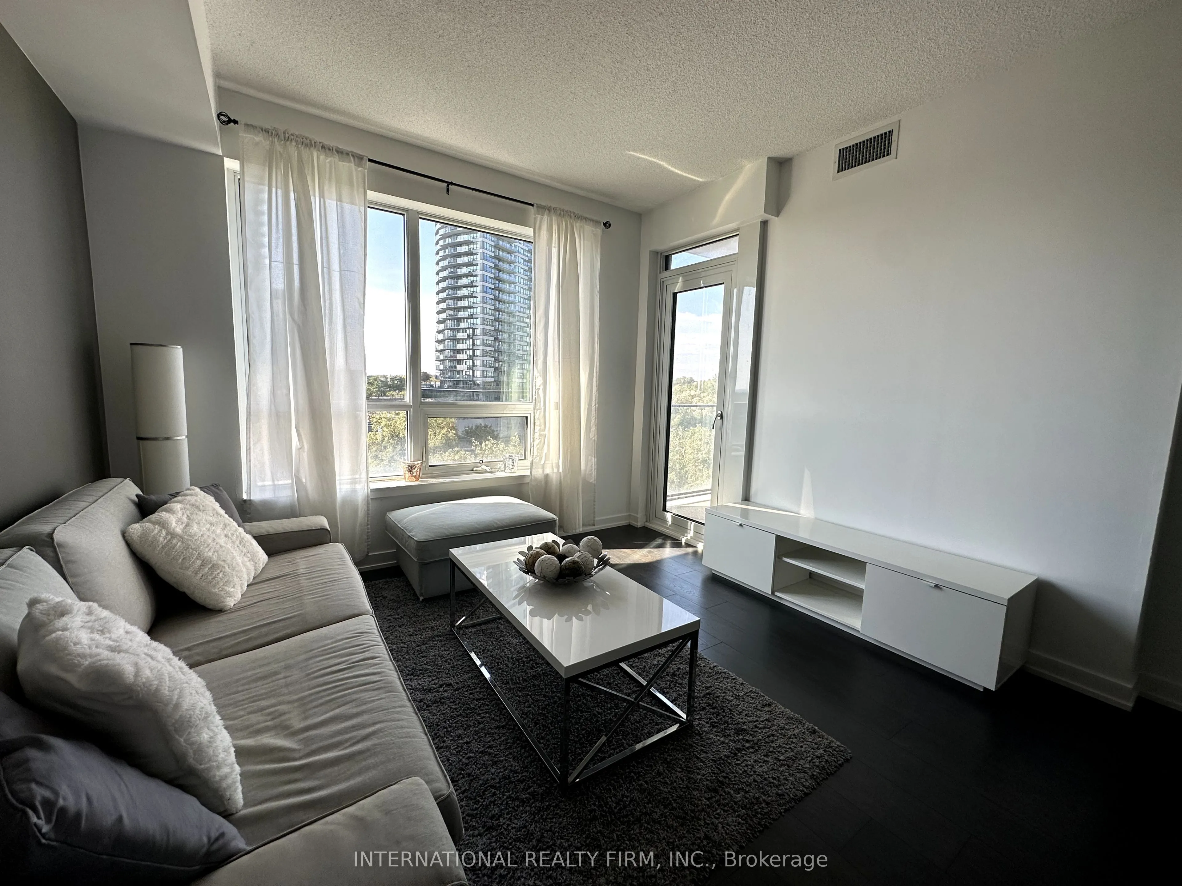 2212 LakeShore Boulevard W, #705
