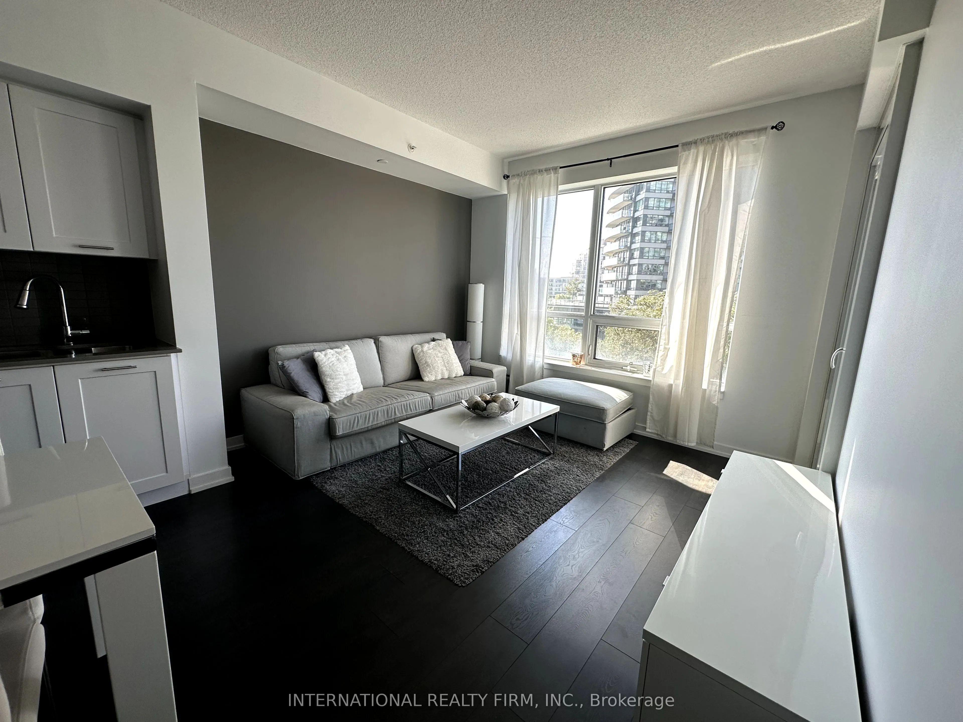 2212 LakeShore Boulevard W, #705
