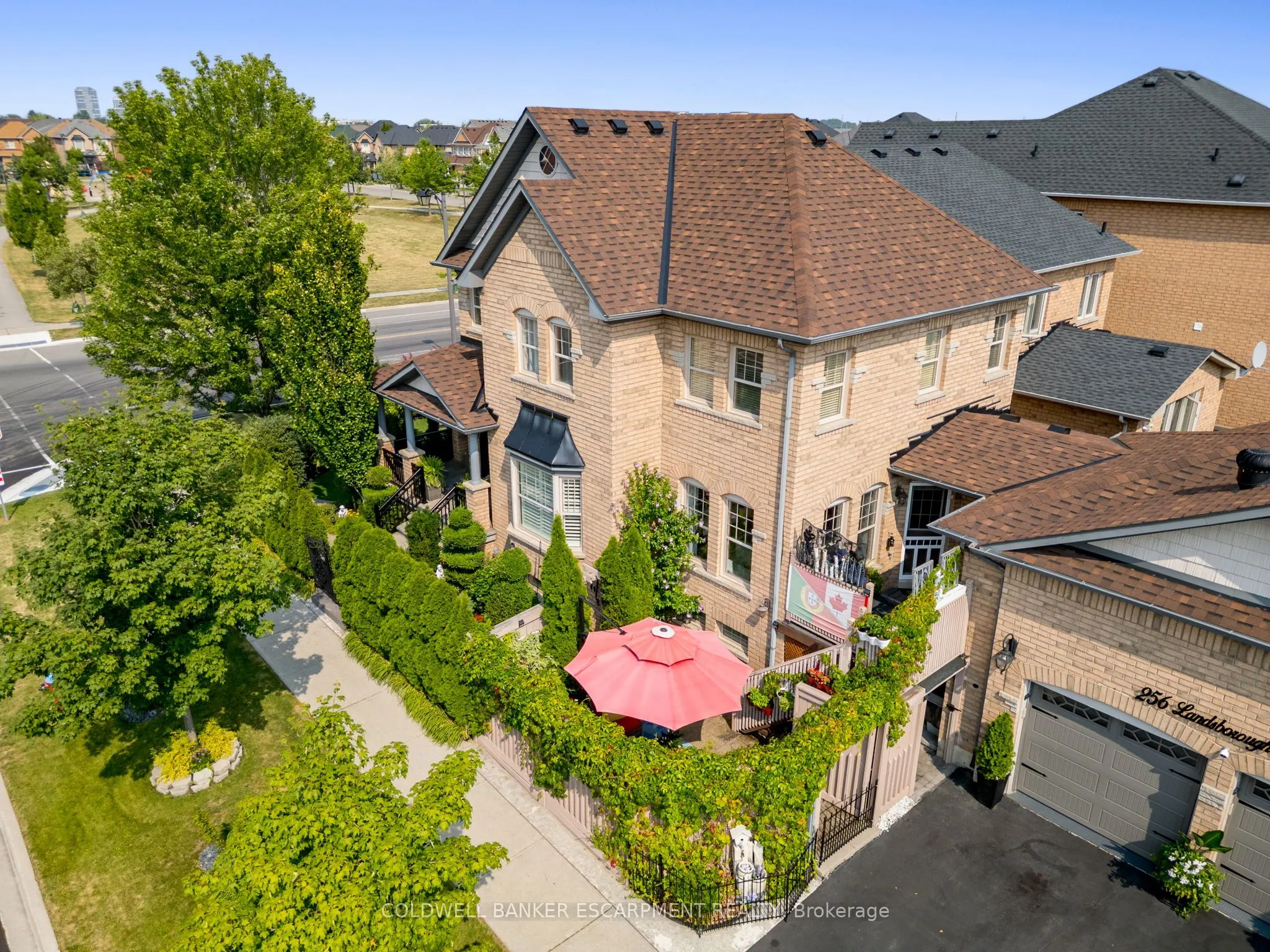 256 Landsborough Avenue