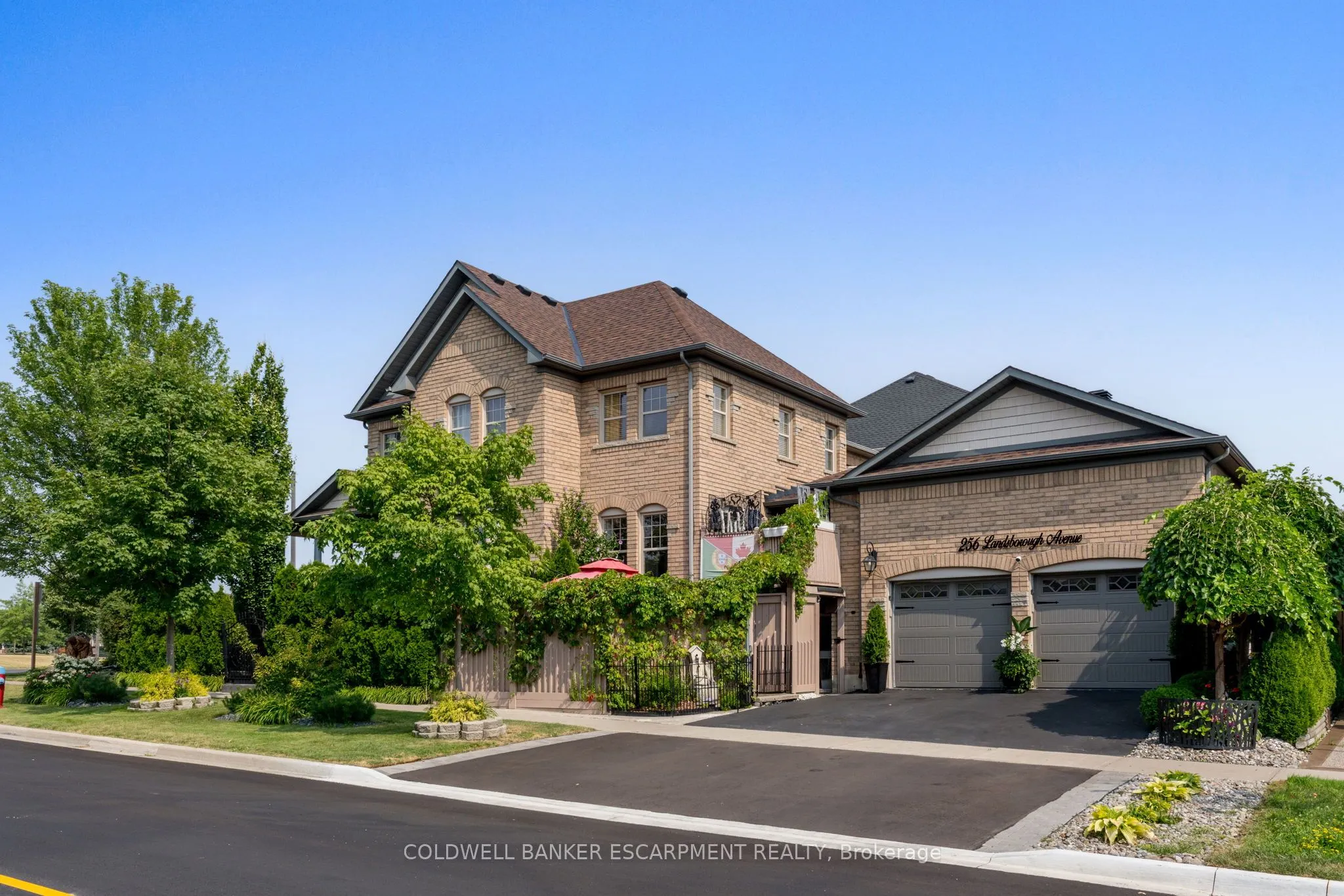 256 Landsborough Avenue